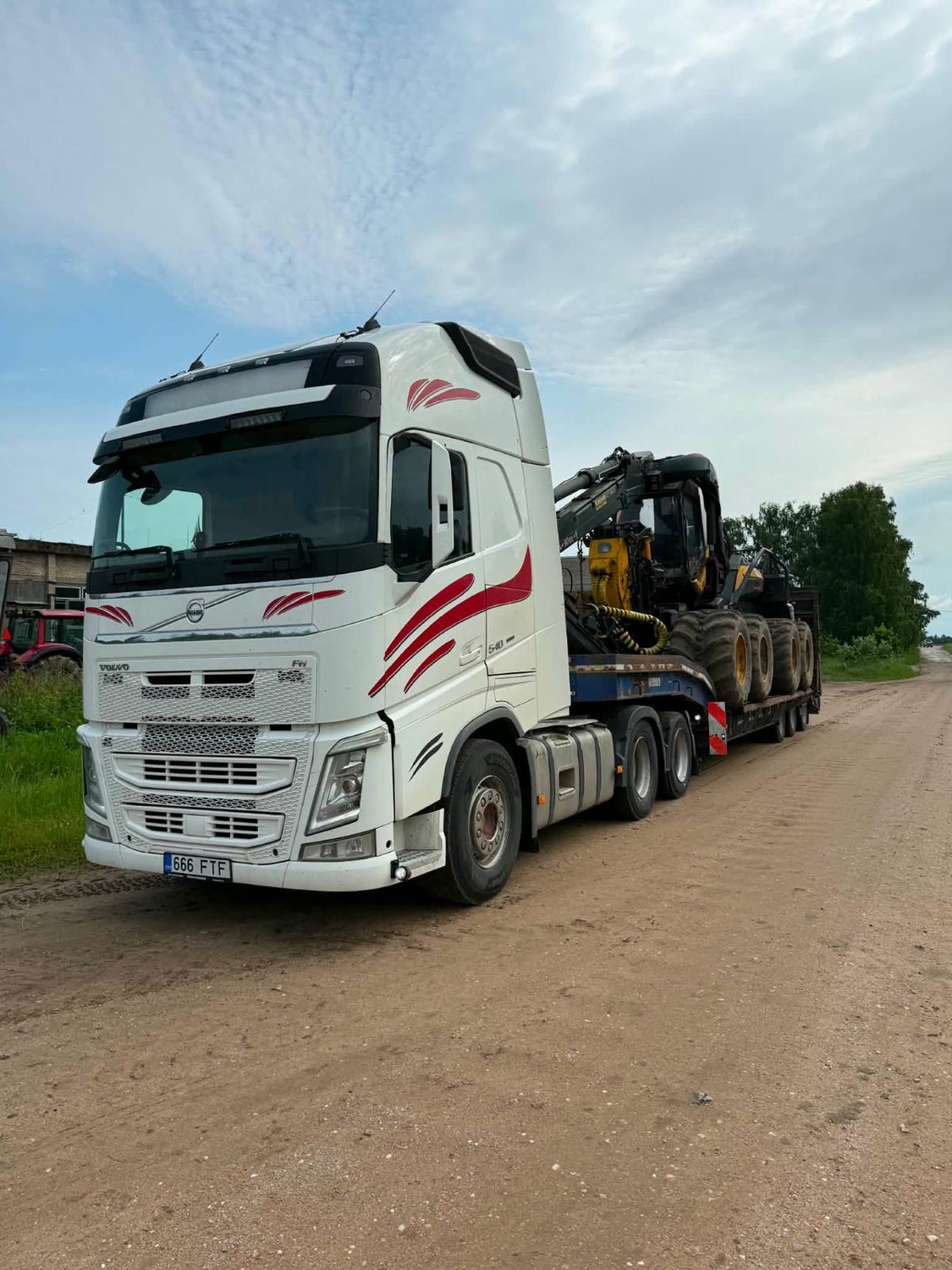 Metsatehnika transport — metsamasina vedu treileril
